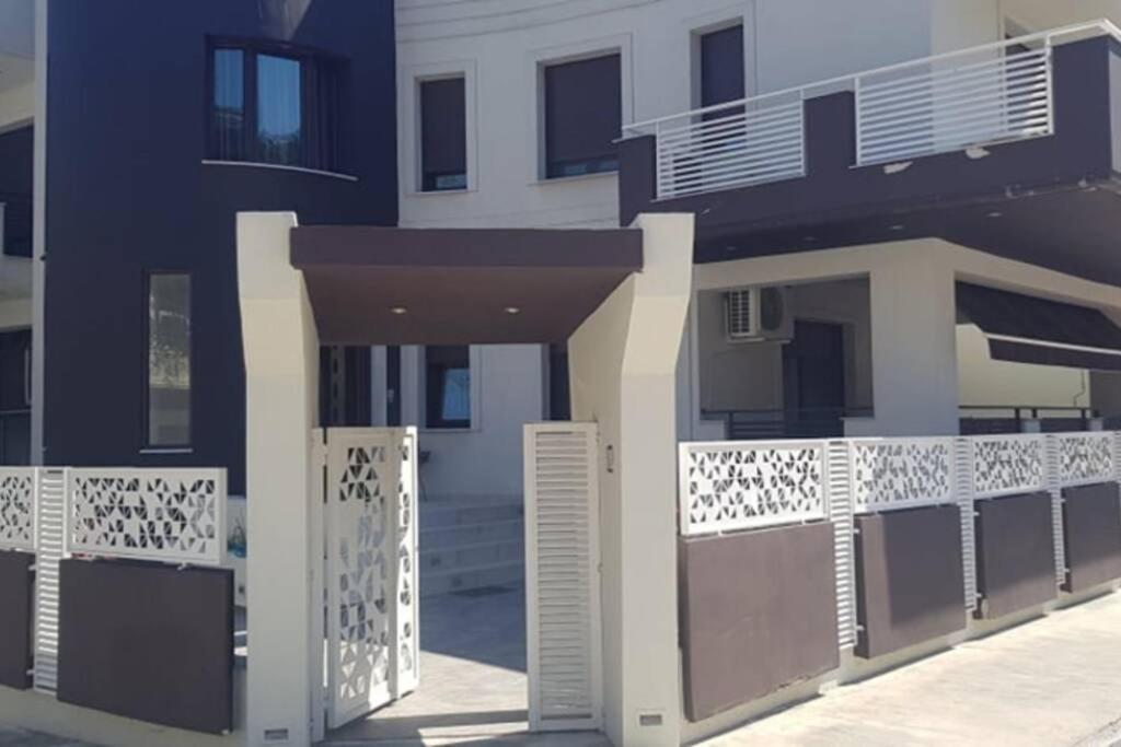Aretoysa Center Luxury Suites 2 Nea Peramos  Ngoại thất bức ảnh