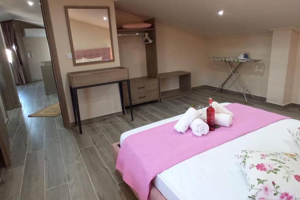 Aretoysa Center Luxury Suites 2 Nea Peramos  Ngoại thất bức ảnh